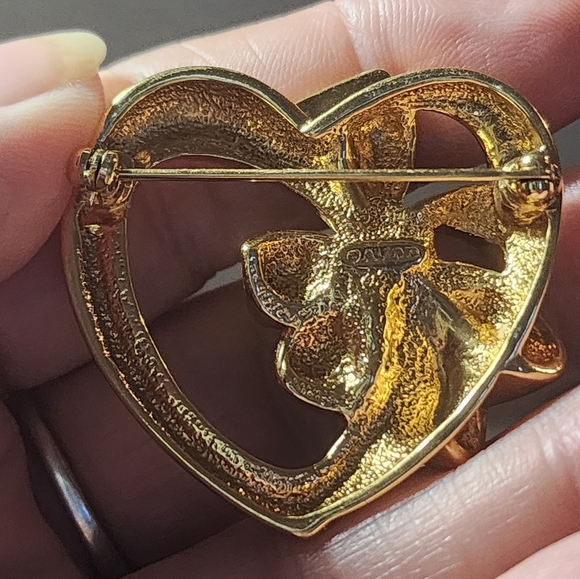 Avon 1990s Gold w Red Gemstone Heart and Bow and Enamel Red Hat Brooch Set - Picture 4 of 7